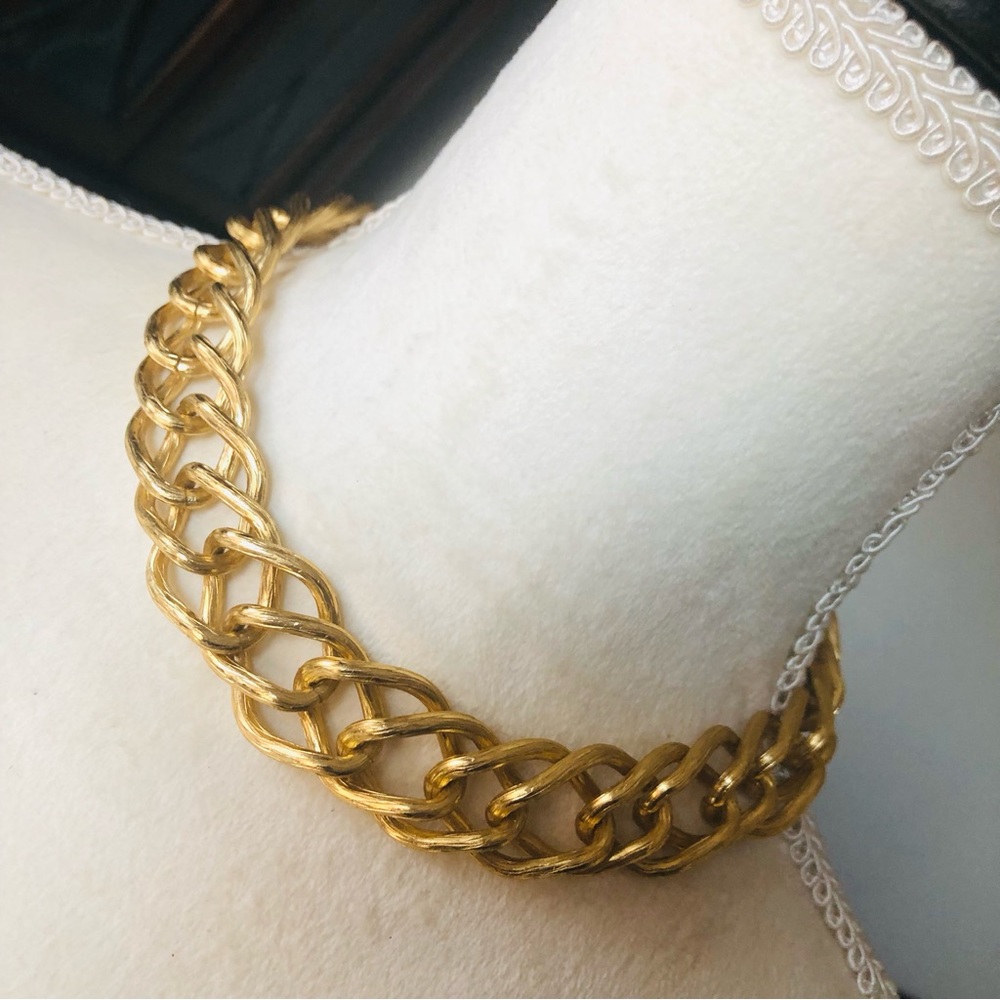 Vintage Avon gold plated chain link toggle clasp choker necklace